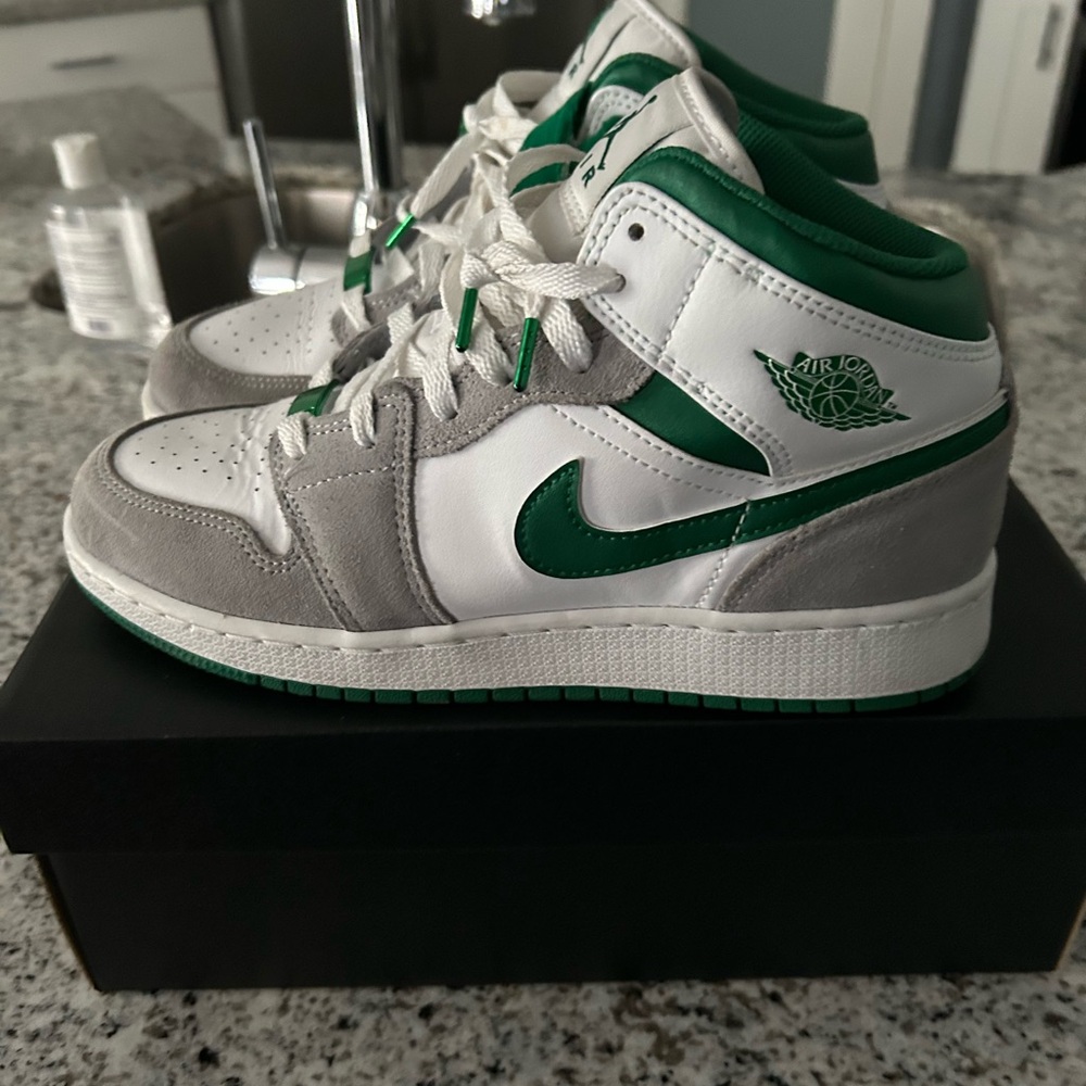 Jordan Kids Sneakers - Green and White